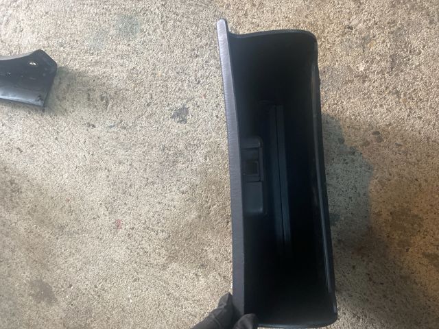 bontott SUZUKI WAGON R PLUS Kesztyűtartó