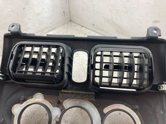 bontott SUZUKI WAGON R PLUS Középkonzol Keret