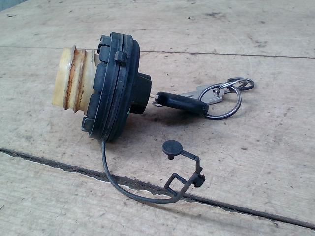 bontott SUZUKI WAGON R PLUS Tanksapka