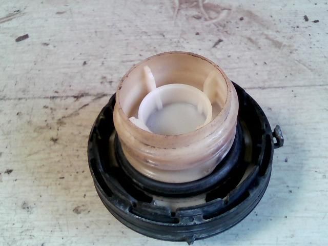 bontott SUZUKI WAGON R PLUS Tanksapka