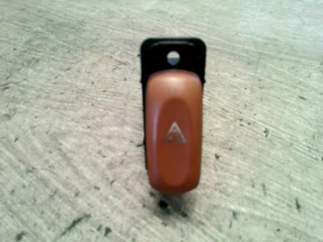 bontott SUZUKI WAGON R PLUS Vészvillogó Kapcsoló