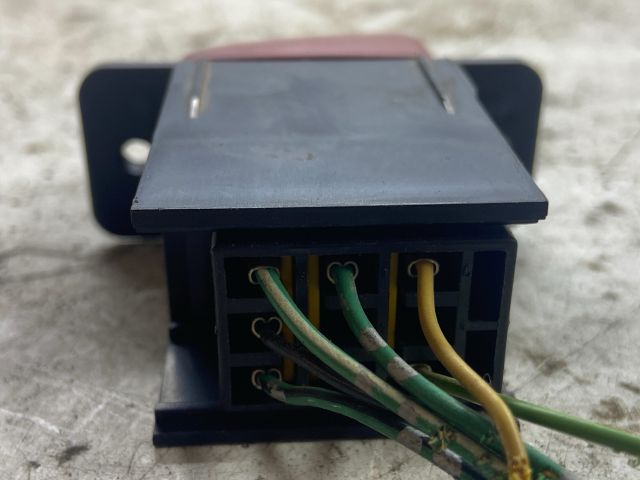 bontott SUZUKI WAGON R PLUS Vészvillogó Kapcsoló