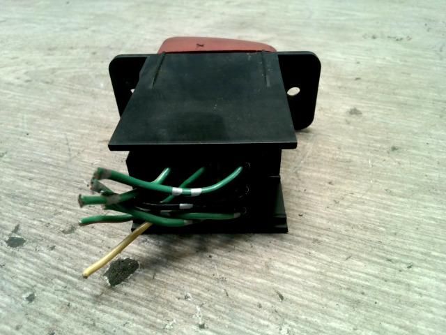 bontott SUZUKI WAGON R PLUS Vészvillogó Kapcsoló