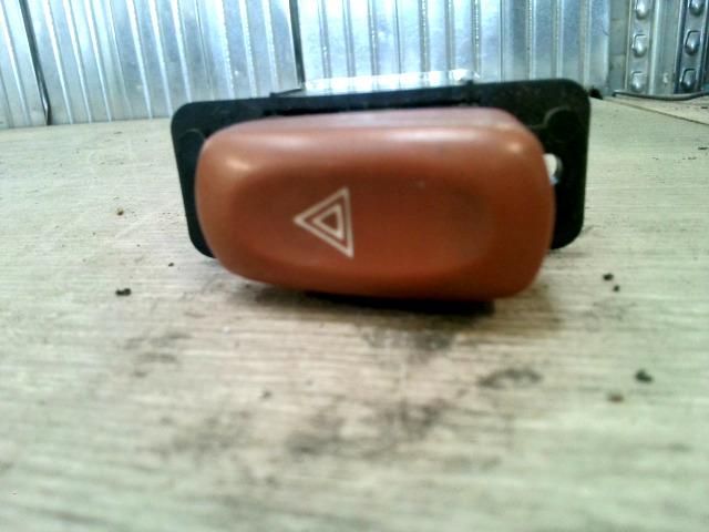 bontott SUZUKI WAGON R PLUS Vészvillogó Kapcsoló