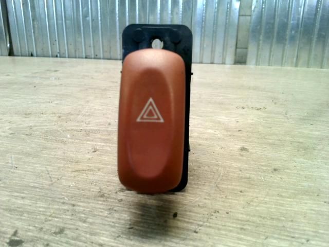 bontott SUZUKI WAGON R PLUS Vészvillogó Kapcsoló