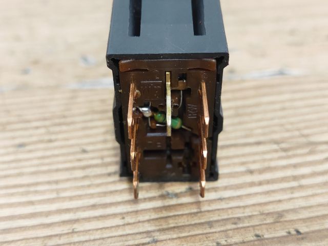 bontott SUZUKI WAGON R PLUS Vészvillogó Kapcsoló