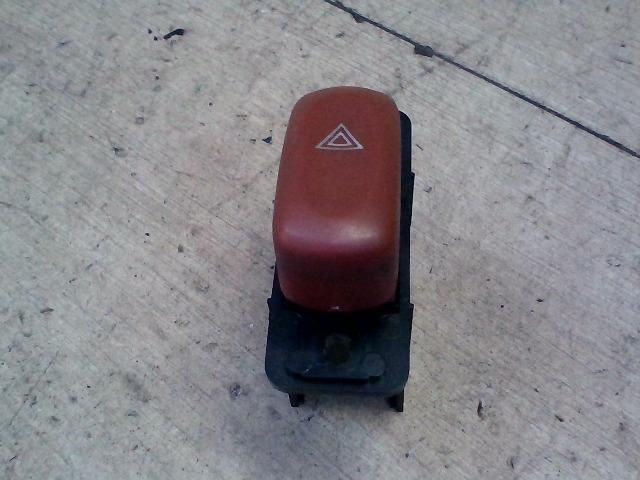 bontott SUZUKI WAGON R PLUS Vészvillogó Kapcsoló