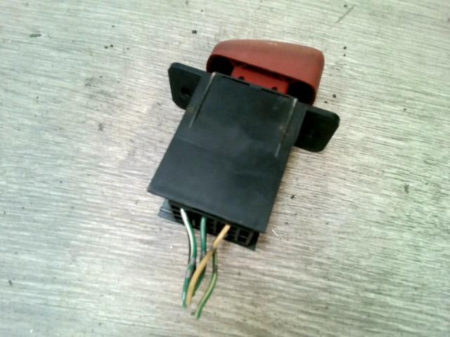 bontott SUZUKI WAGON R PLUS Vészvillogó Kapcsoló