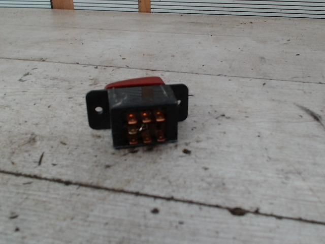 bontott SUZUKI WAGON R PLUS Vészvillogó Kapcsoló