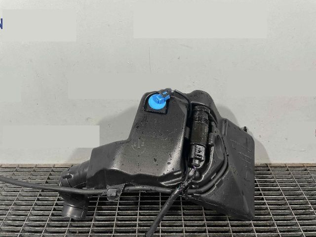 bontott TESLA 3 Ablakmosó Tartály