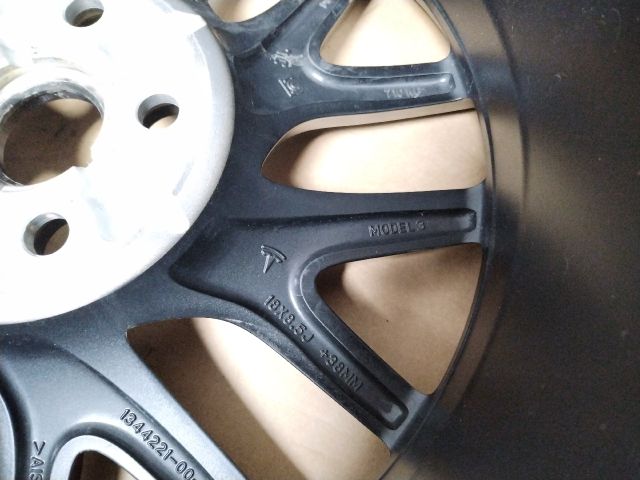 bontott TESLA 3 Alufelni (1 db)