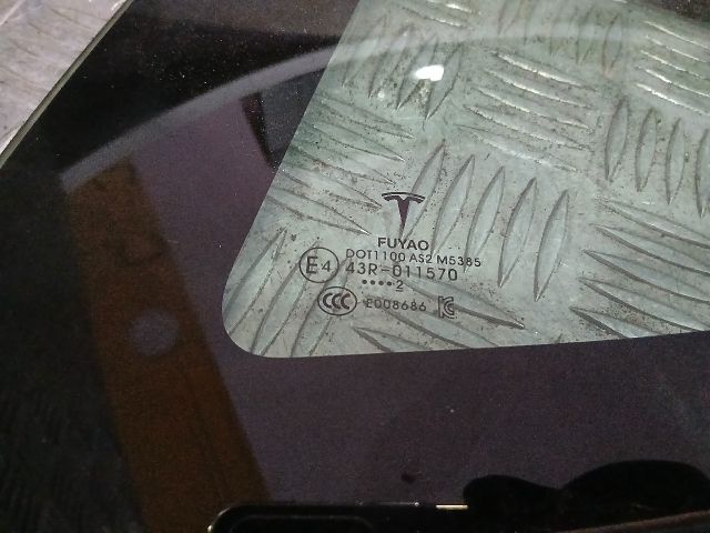 bontott TESLA 3 Bal C Oszlop Oldalablak Üveg