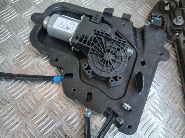 bontott TESLA 3 Bal első Ablakemelő Szerkezet (Elektromos)