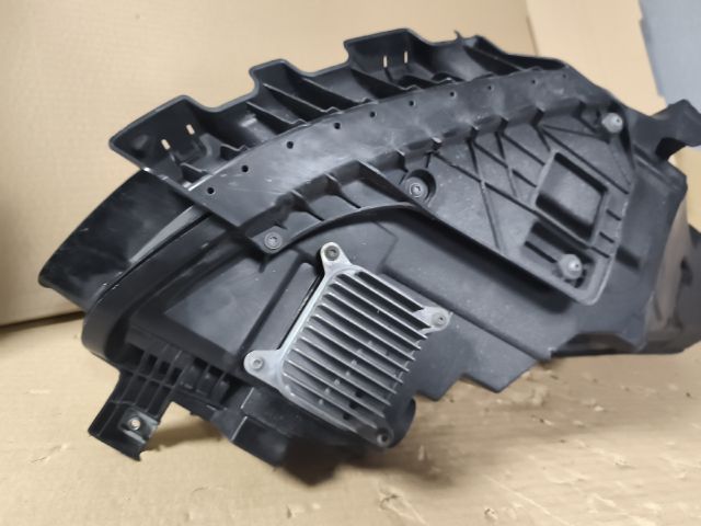 bontott TESLA 3 Bal Fényszóró