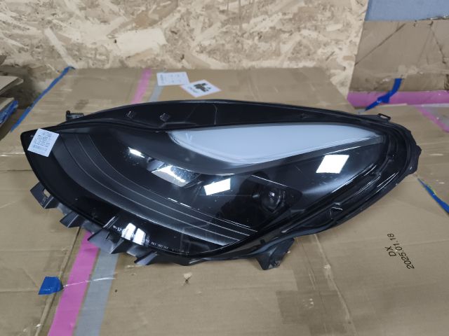 bontott TESLA 3 Bal Fényszóró