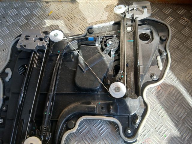 bontott TESLA 3 Bal hátsó Ablakemelő Szerkezet (Elektromos)