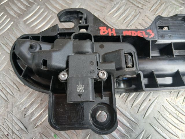 bontott TESLA 3 Bal hátsó Külső Kilincs