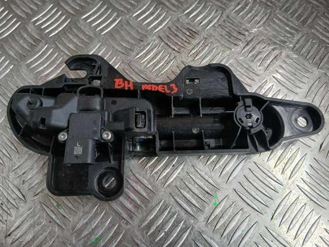 bontott TESLA 3 Bal hátsó Külső Kilincs