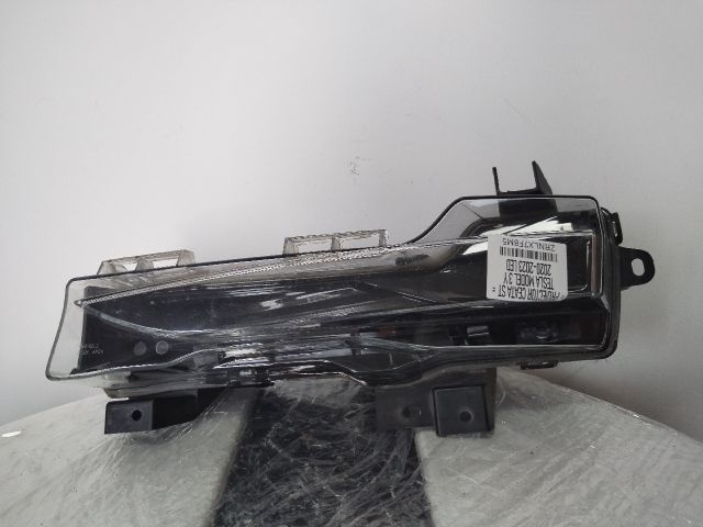 bontott TESLA 3 Bal Ködfényszóró