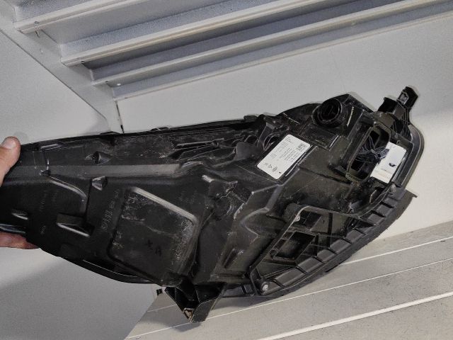 bontott TESLA 3 Bal Ledes Fényszóró