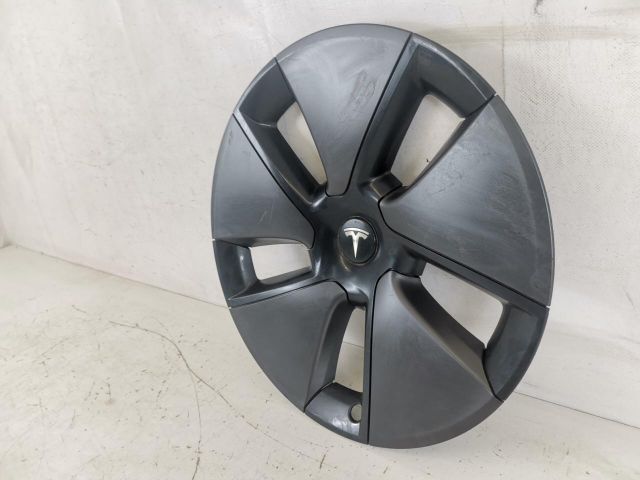 bontott TESLA 3 Dísztárcsa (1 db)