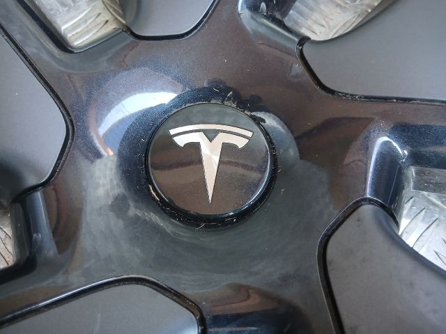 bontott TESLA 3 Dísztárcsa (1 db)