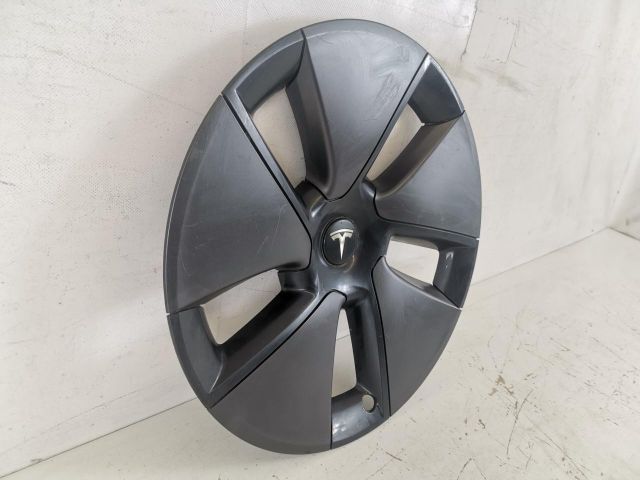 bontott TESLA 3 Dísztárcsa (1 db)