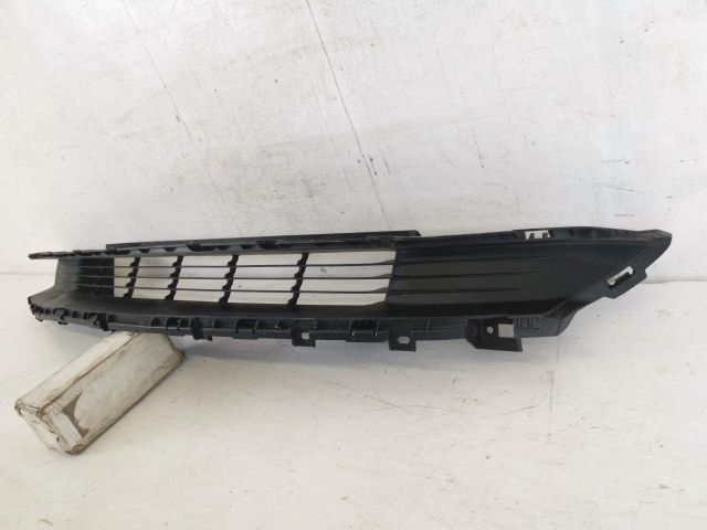 bontott TESLA 3 Első Lökhárító Alsó Középső Díszrács