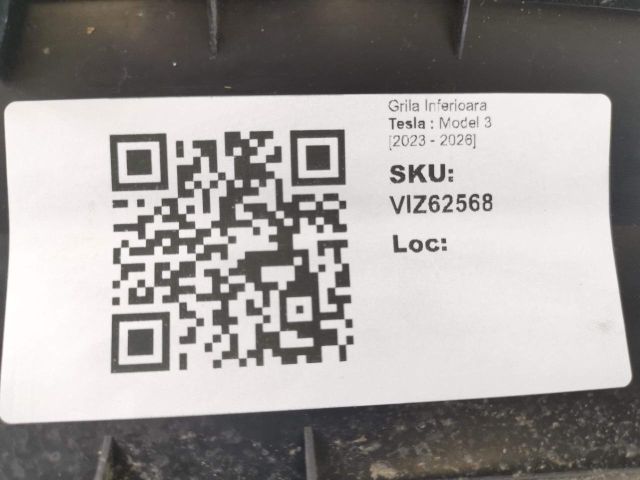 bontott TESLA 3 Első Lökhárító Alsó Középső Díszrács