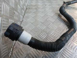 bontott TESLA 3 Vízcső