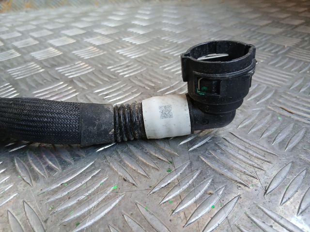 bontott TESLA 3 Vízcső