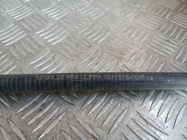 bontott TESLA 3 Vízcső