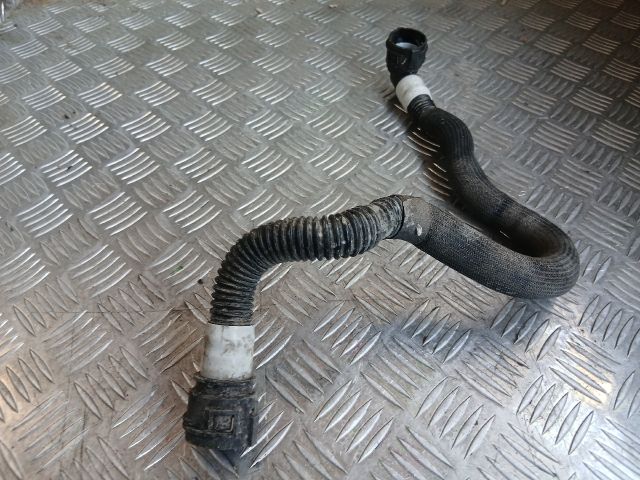 bontott TESLA 3 Vízcső