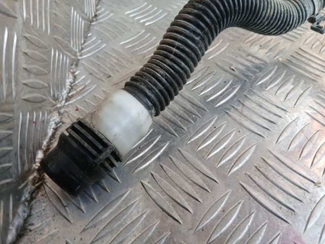 bontott TESLA 3 Vízcső