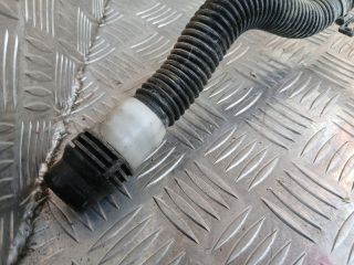 bontott TESLA 3 Vízcső