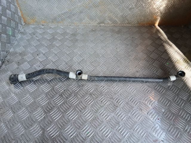 bontott TESLA 3 Vízcső