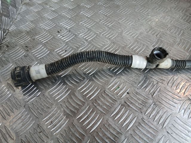 bontott TESLA 3 Vízcső