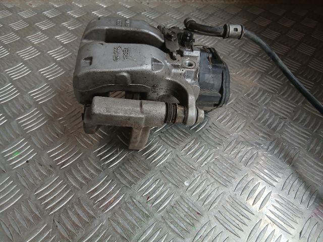 bontott TESLA 3 Bal hátsó Féknyereg Munkahengerrel