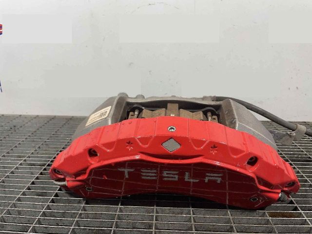 bontott TESLA 3 Jobb első Féknyereg Munkahengerrel