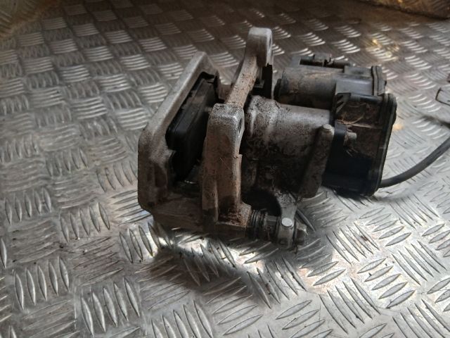 bontott TESLA 3 Jobb hátsó Féknyereg Munkahengerrel