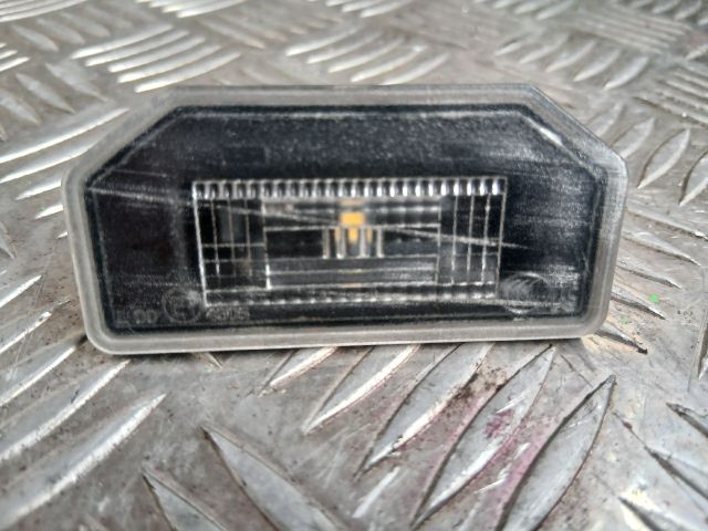 bontott TESLA 3 Hátsó Rendszámtábla Világítás