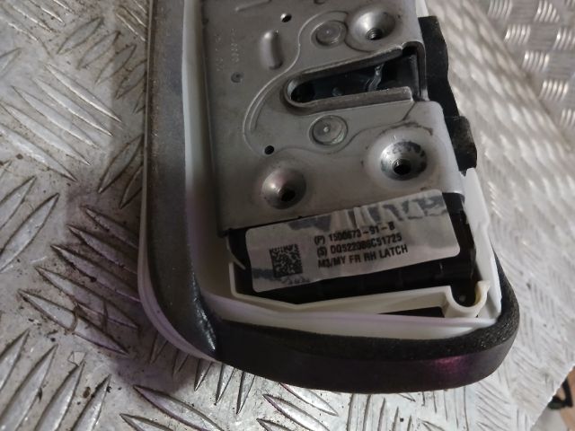 bontott TESLA 3 Jobb első Ajtózár