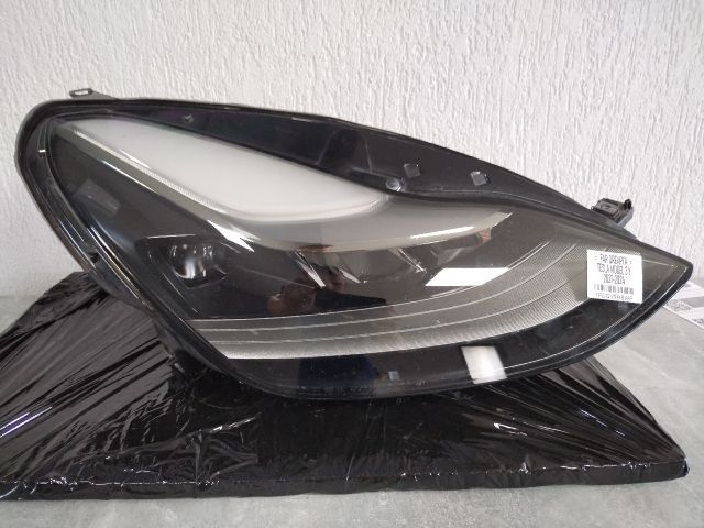 bontott TESLA 3 Jobb Fényszóró