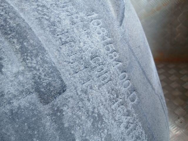 bontott TESLA 3 Jobb hátsó Dobbetét (Kerékjárati, Műanyag)