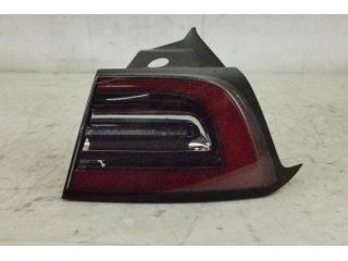 bontott TESLA 3 Jobb Külső Hátsó Lámpa