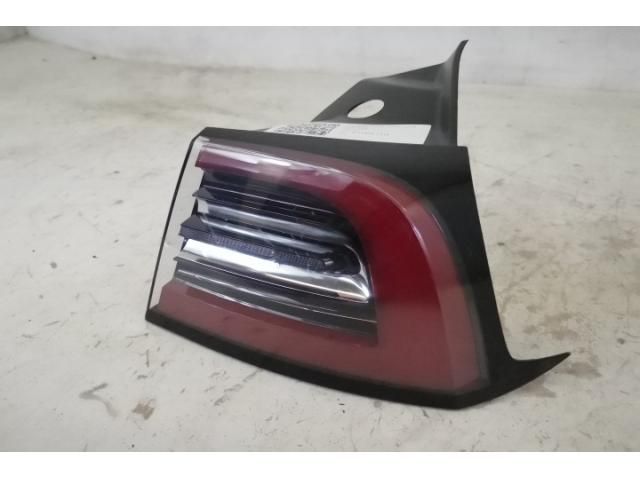 bontott TESLA 3 Jobb Külső Hátsó Lámpa