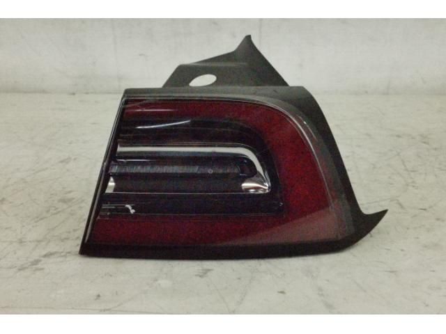 bontott TESLA 3 Jobb Külső Hátsó Lámpa