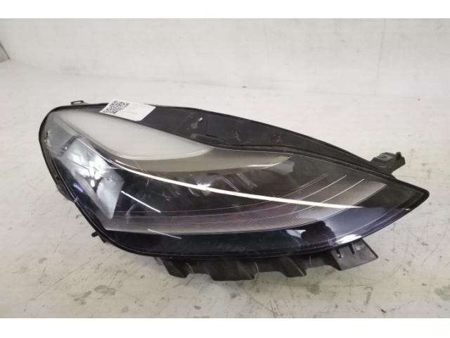 bontott TESLA 3 Jobb Ledes Fényszóró