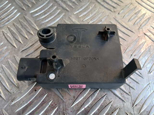 bontott TESLA 3 Komfort Elektronika