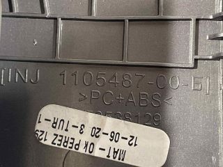 bontott TESLA 3 Multifunkciós Kijelző